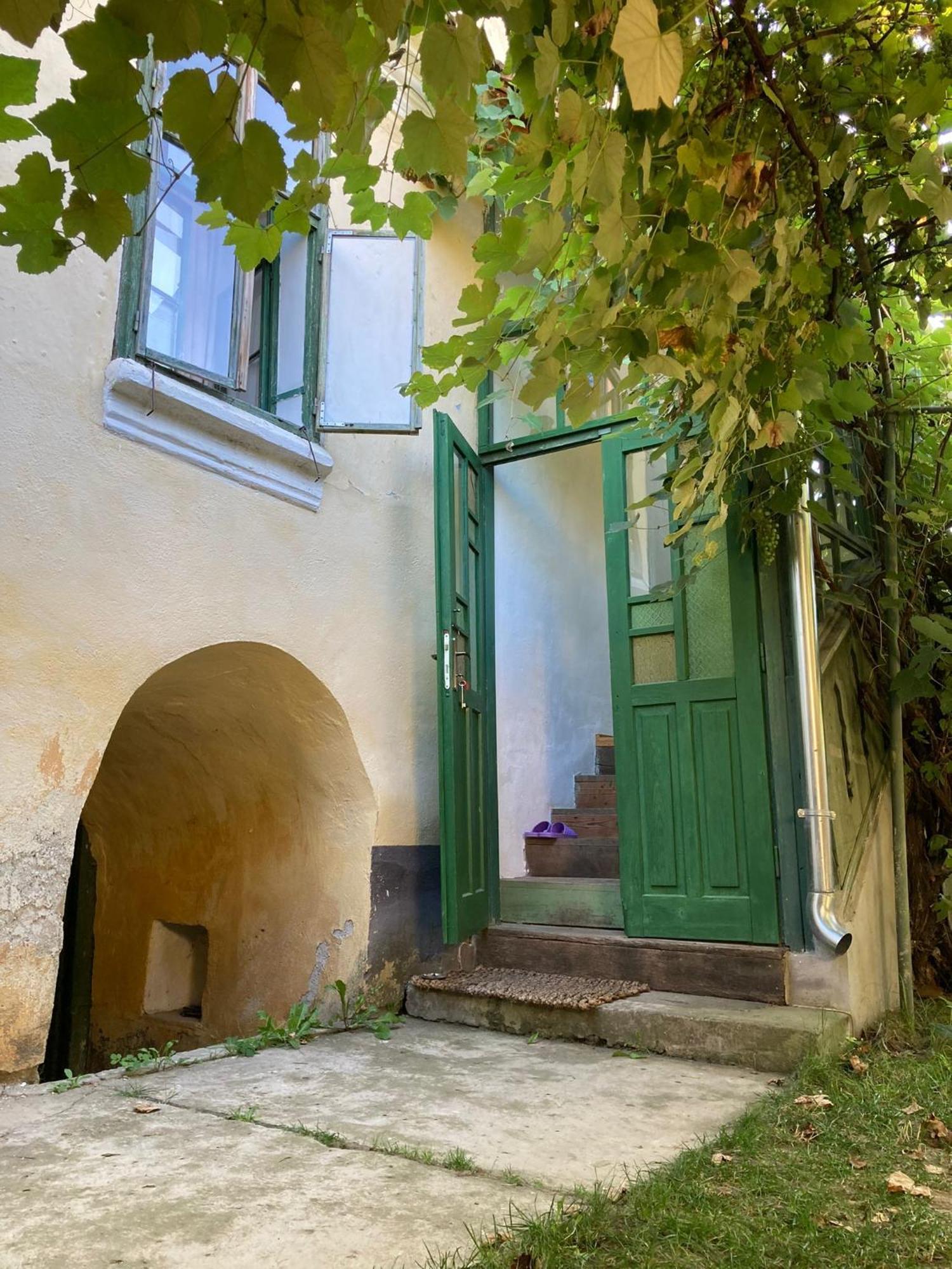 House By The Church - Entire House Crit Zewnętrze zdjęcie