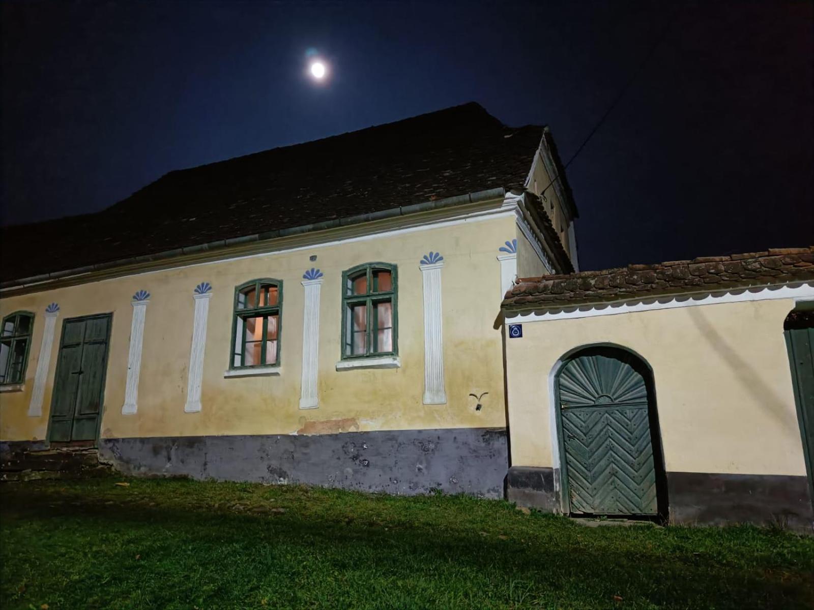 House By The Church - Entire House Crit Zewnętrze zdjęcie