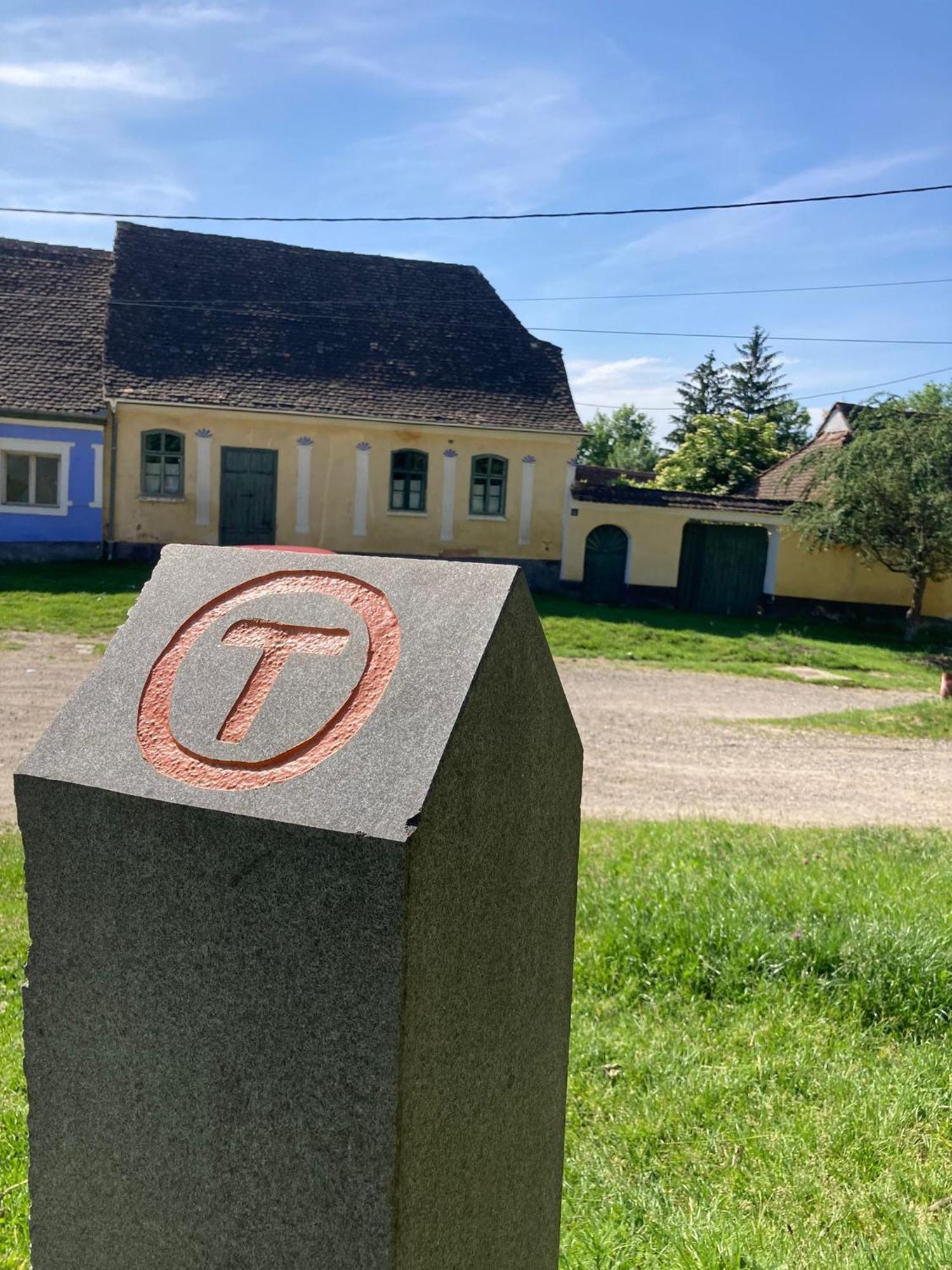 House By The Church - Entire House Crit Zewnętrze zdjęcie