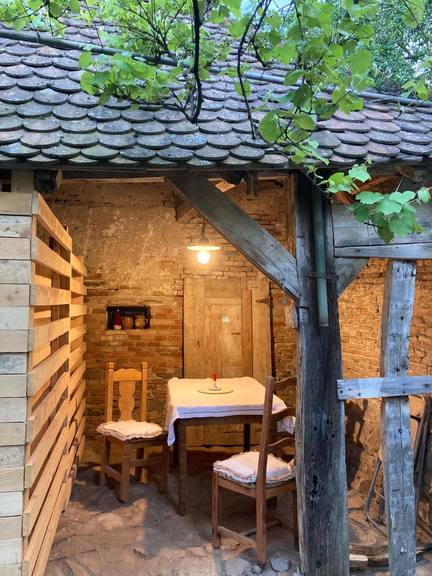 House By The Church - Entire House Crit Zewnętrze zdjęcie